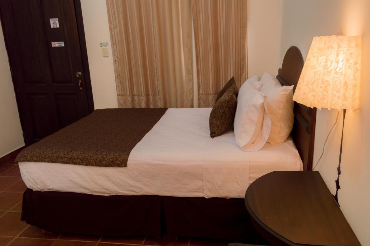 Casa Bourbon Hotel Retalhuleu Kültér fotó